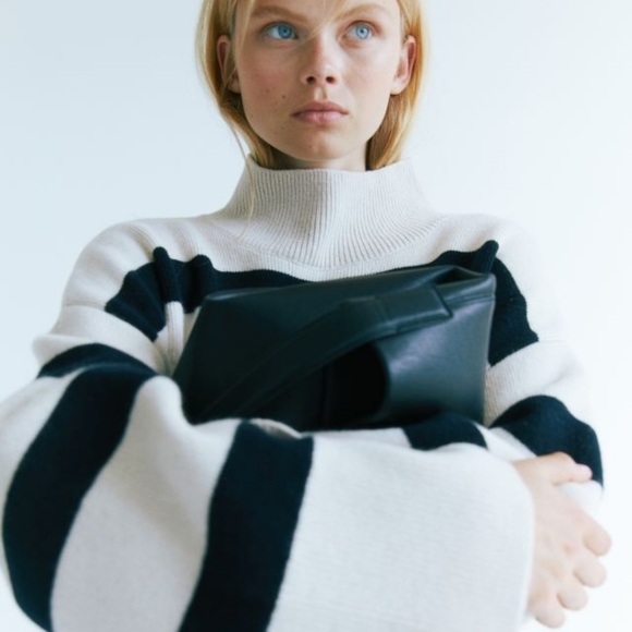 H&M Oversized Mock-turtleneck Sweater - Picture 4 of 8